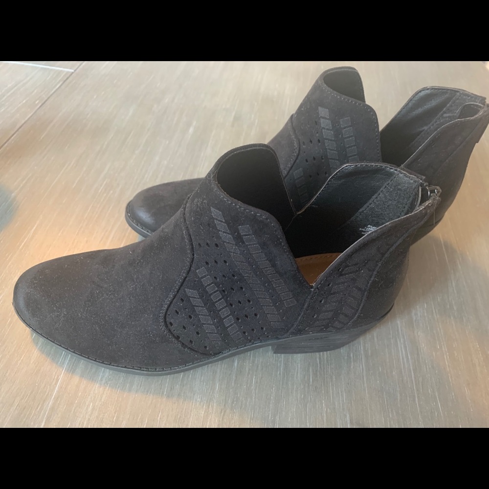 Black Fabric Crown Vintage Booties